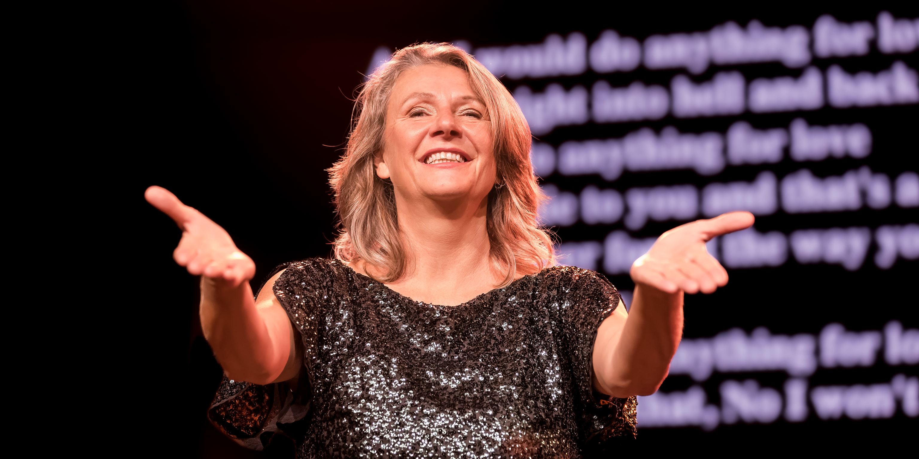 Birgit Denk lädt zum „Allgesang“ - THEMA "Weihnachten"